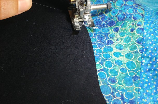 Burying thread on machine blanket stitch